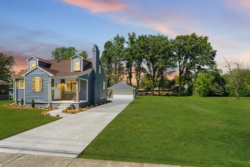 20157 Huntington Ave, Harper Woods, MI, 48225-1831 | Card Image
