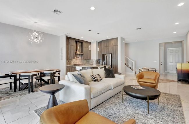 4921 Pointe Midtown Way, Townhouse with 3 bedrooms, 3 bathrooms and null parking in Palm Beach Gardens FL | Image 5