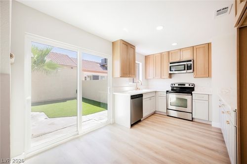 2822 Sesame Dr, Las Vegas, NV, 89142-2790 | Card Image