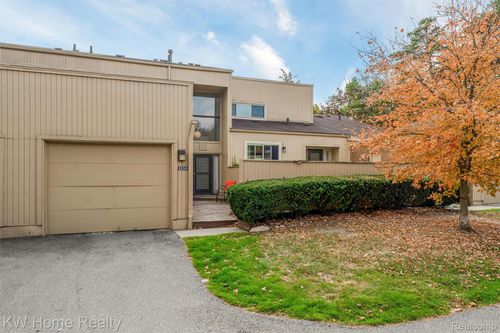 7356 Balsam Ct, West Bloomfield, MI, 48322-2821 | Card Image