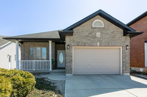 42 Kerr Cres, Ingersoll, ON, N5C4H1 | Card Image