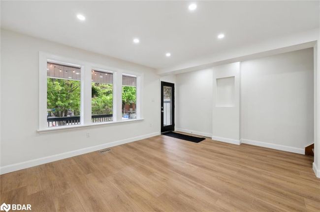 289 Houghton Ave S, House other with 3 bedrooms, 3 bathrooms and 5 parking in Hamilton ON | Image 8