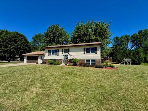 501 Hawthorne Dr, Marshall, MN, 56258-2472 | Card Image