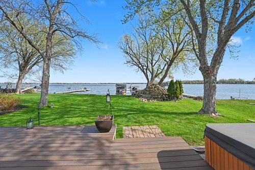 1607 Beach Dr Se, Forest Lake, MN, 55025-2043 | Card Image