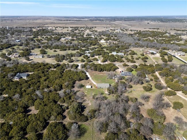 199 County Road 3585, House other with 3 bedrooms, 2 bathrooms and null parking in China Spring TX | Image 25