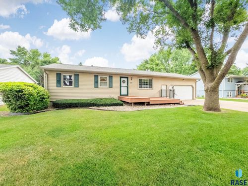 901 E Maple St, Harrisburg, SD, 57032-2066 | Card Image