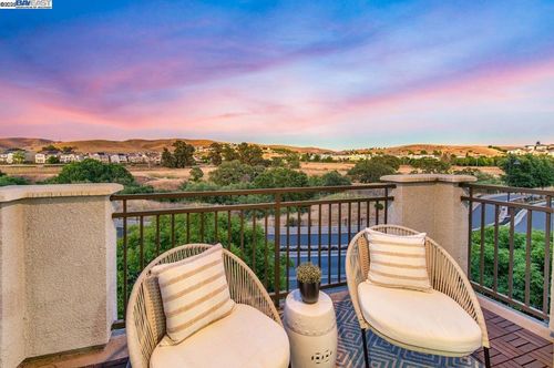 7018 Stags Leap Ln, Dublin, CA, 94568-4733 | Card Image
