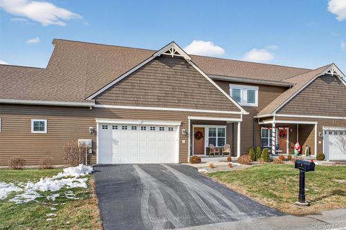4 Strasser Pl, Campbell Hall, NY, 10916-2746 | Card Image