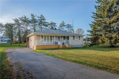 19732 John St, House other with 3 bedrooms, 2 bathrooms and 3 parking in Williamstown ON | Image 2