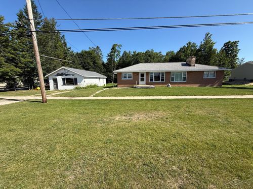 520 W Central Ave, Mackinaw City, MI, 49701-9681 | Card Image