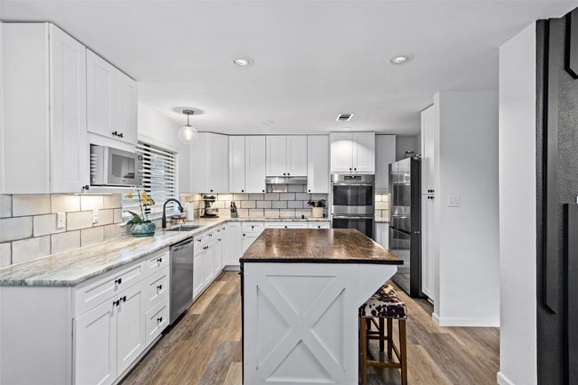 This light and bright kitchen has all that you could ask for! | Image 6