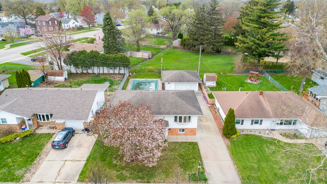207 Muehl Dr, House other with 5 bedrooms, 2 bathrooms and 2 parking in Lockport IL | Image 27
