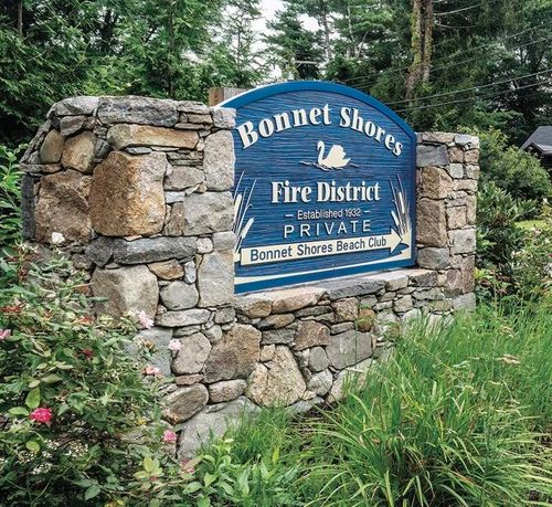 53 Bonnet Shores Rd, Narragansett, RI, 02882-1416 | Card Image