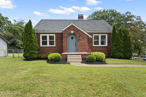 210 Kennon Rd, Knoxville, TN, 37909-3011 | Card Image
