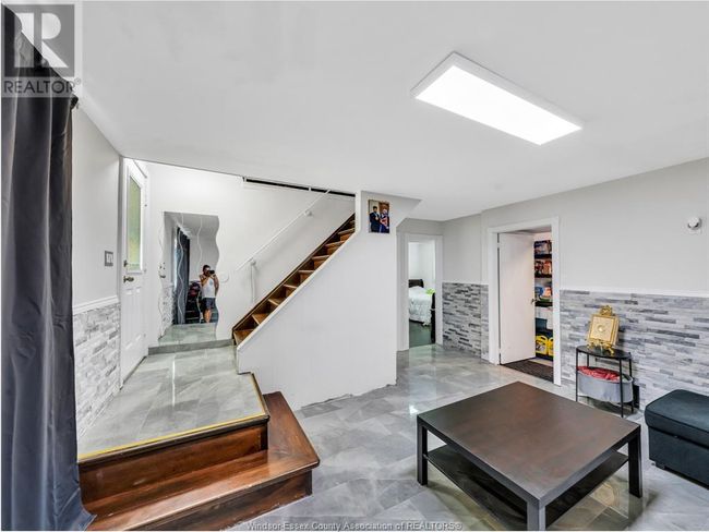 10670 Lambeth Rd, House other with 3 bedrooms, 2 bathrooms and null parking in Windsor ON | Image 11