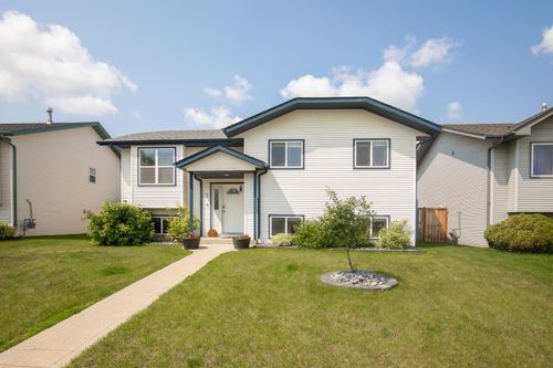 32 Kendrew Dr, Red Deer, AB, T4P3V2 | Card Image