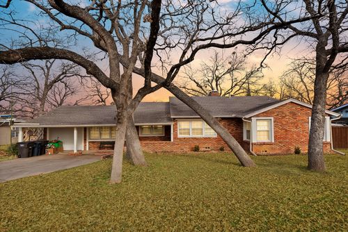 5705 Blueridge Dr, Fort Worth, TX, 76112-2911 | Card Image