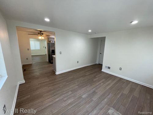 29850 Bridge St, Garden City, MI, 48135-3413 | Card Image