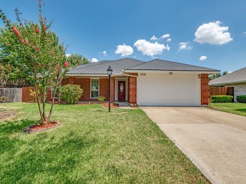 3716 Royal Valley Road, Grand Prairie, TX, 75052 | Card Image