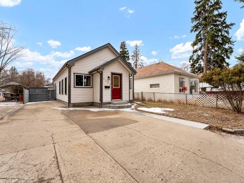 1123 Balmoral St Se, Medicine Hat, AB, T1A0X5 | Card Image