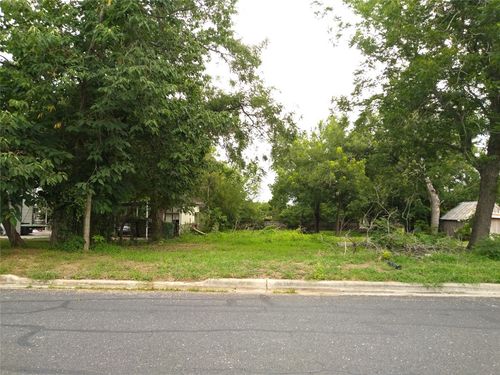 409 W Brenham St, Elgin, TX, 78621-2820 | Card Image