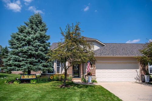 1-27900 Paradise Ln, Flat Rock, MI, 48134-8102 | Card Image