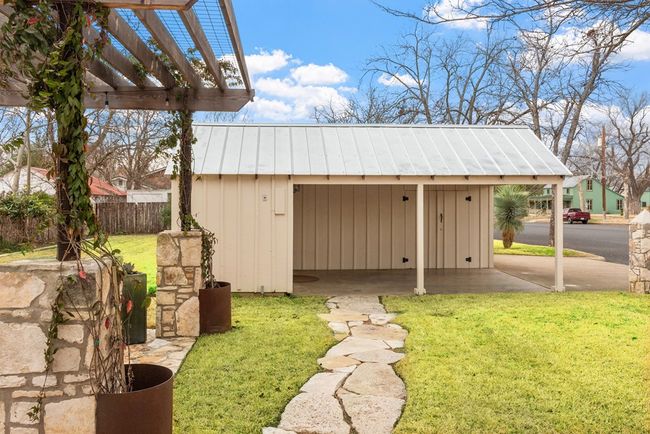 125 W San Antonio St, Home with 2 bedrooms, 3 bathrooms and 2 parking in Fredericksburg TX | Image 51