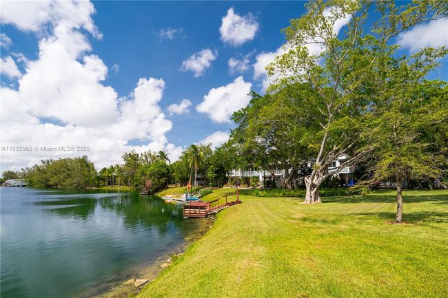 5292 Sw 69 Th Pl, Townhouse with 2 bedrooms, 3 bathrooms and null parking in Miami FL | Image 5