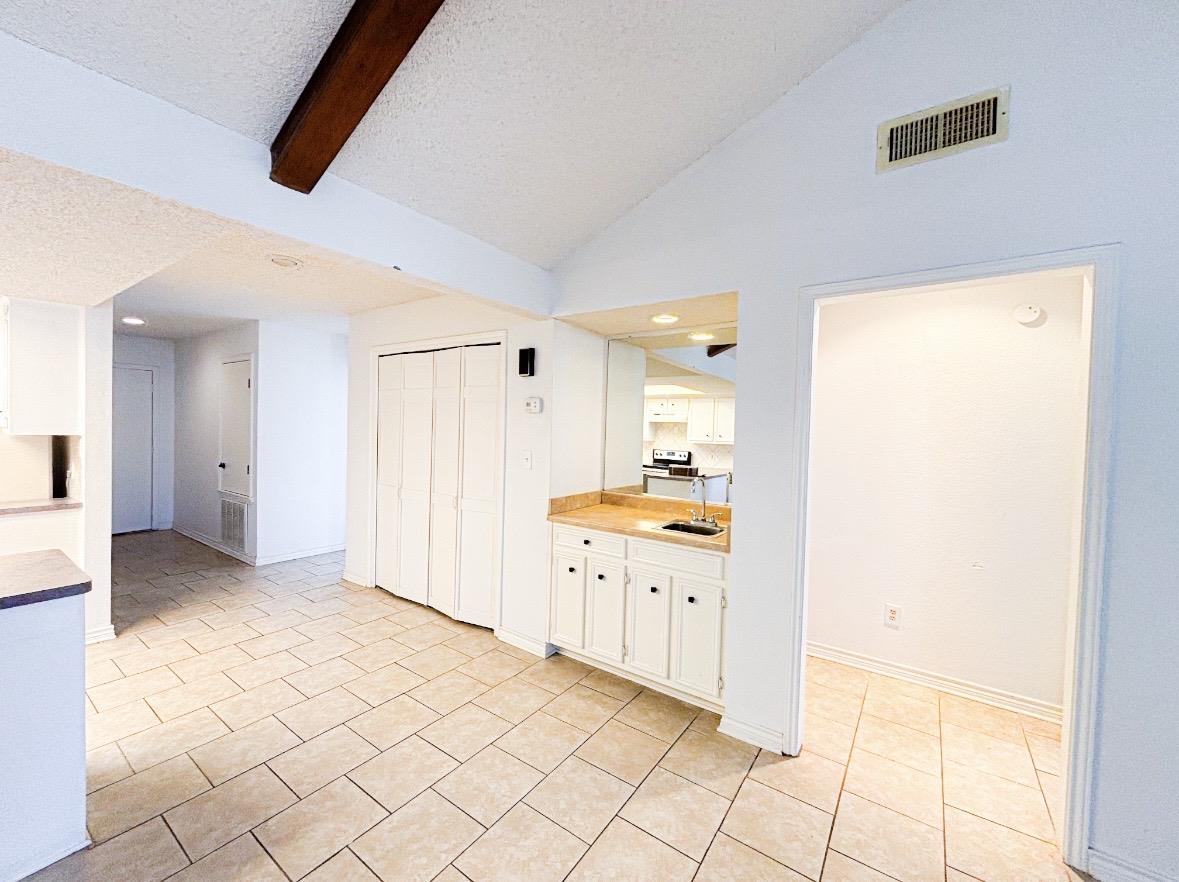 Residential Lease in Horseshoe Bay 3