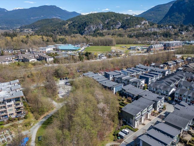1185 Natures Gate, Townhouse with 3 bedrooms, 2 bathrooms and 3 parking in Squamish BC | Image 23