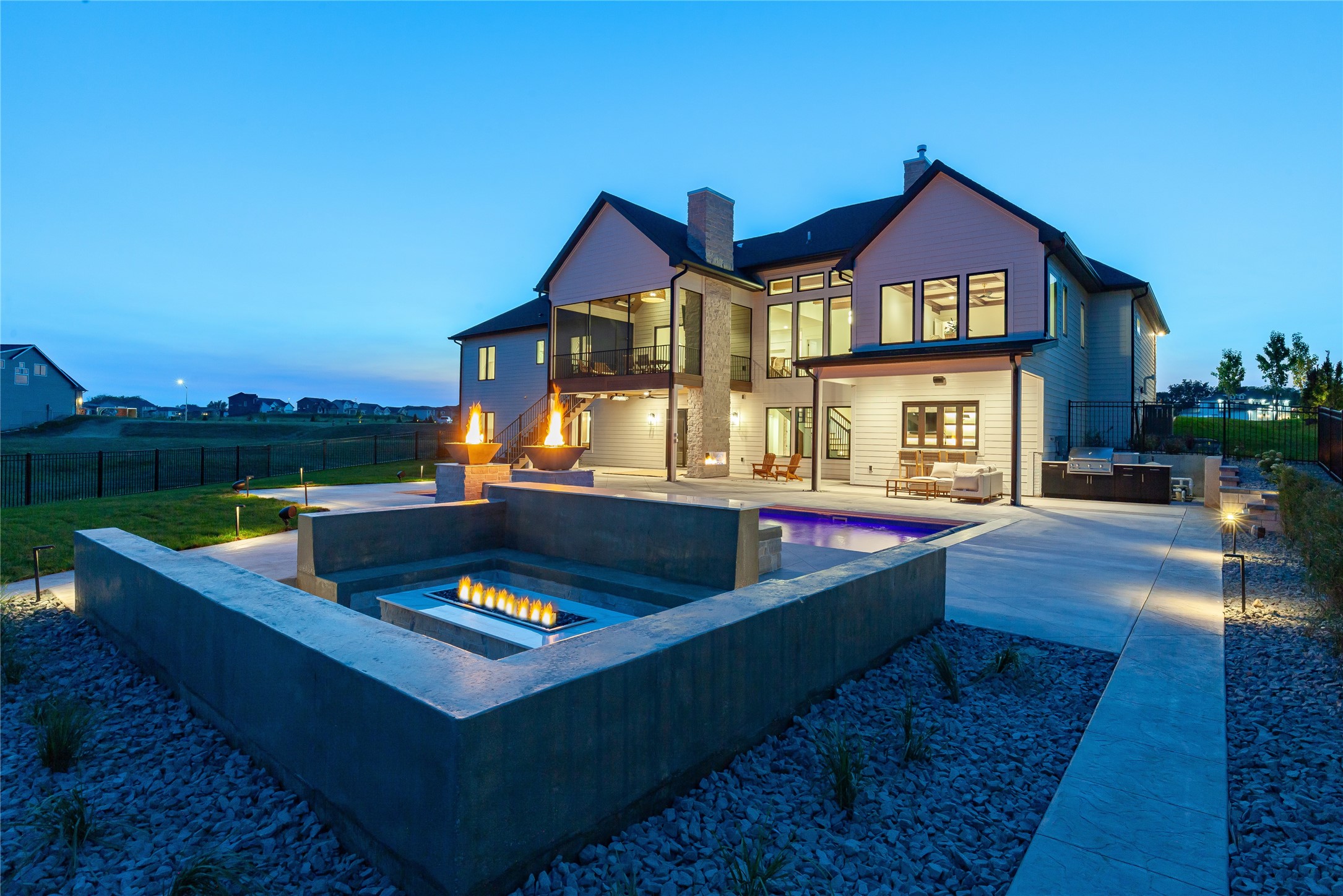 Valleyview Cir, Clive, IA 50325