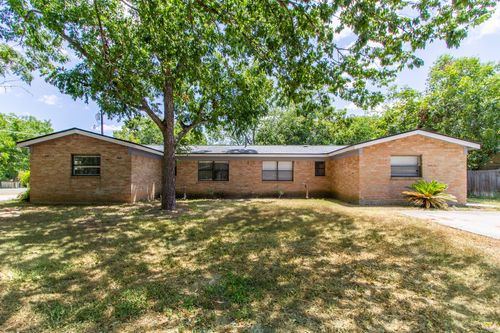 208 Hackberry St, Lockhart, TX, 78644-3076 | Card Image