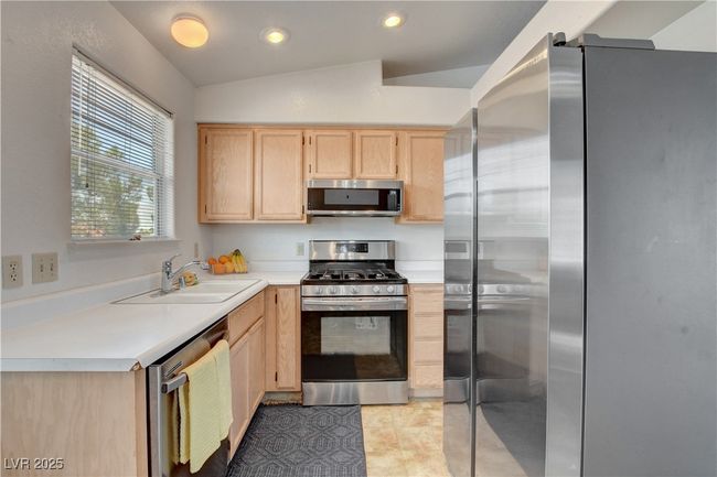 UNIT-201 - 8048 Astrology Ct, Condo with 3 bedrooms, 2 bathrooms and null parking in Las Vegas NV | Image 18