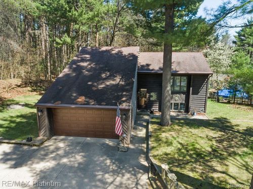 8707 White Fawn St Ne, Rockford, MI, 49341-9056 | Card Image