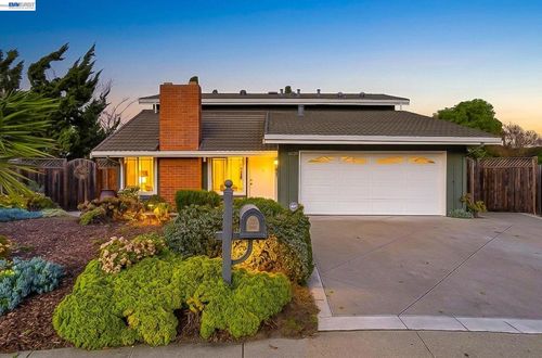 8092 Olympic Ct, Newark, CA, 94560-2140 | Card Image