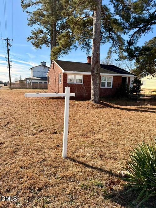 910 E Divine Street, Dunn, NC, 28334 | Card Image