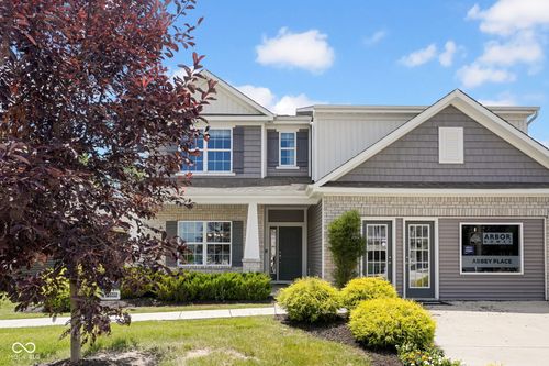 2067 Abbey Ln, Columbus, IN, 47201-8029 | Card Image