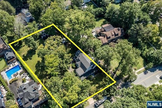 163 Park St, Home with 10 bedrooms, 1 bathrooms and null parking in Montclair NJ | Image 7