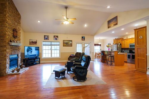 921 Green Meadow Rd, Cookeville, TN, 38506-7218 | Card Image
