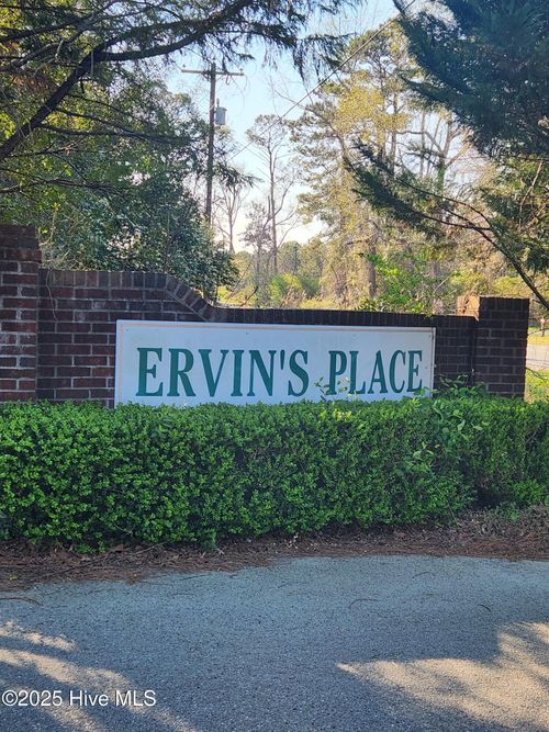 323 Cottonwood Ln, Castle Hayne, NC, 28429-5329 | Card Image