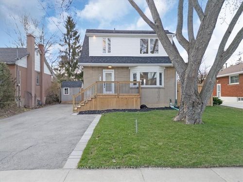 94 W 32nd St, Hamilton, ON, L9C5G9 | Card Image
