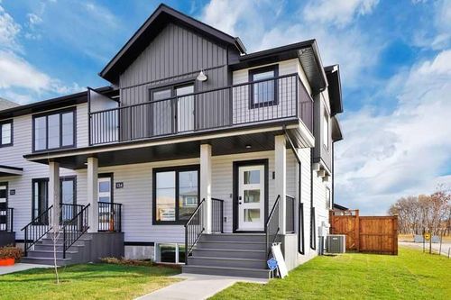 136 Crestview Blvd, Sylvan Lake, AB, T4S0V8 | Card Image