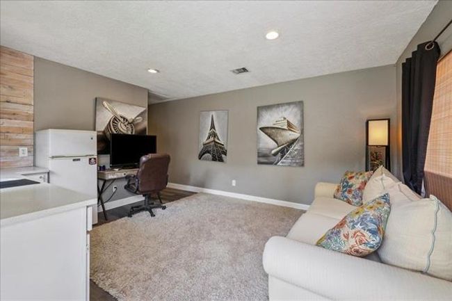 3231 Charles Ave, House other with 3 bedrooms, 2 bathrooms and 2 parking in Groves TX | Image 27