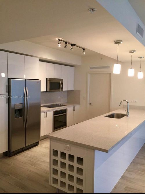 2005-999 Sw 1st Ave, Miami, FL, 33130-3420 | Card Image