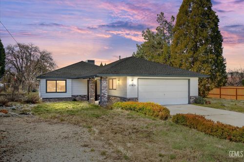 17821 Cavan Ct, Tehachapi, CA, 93561-5524 | Card Image