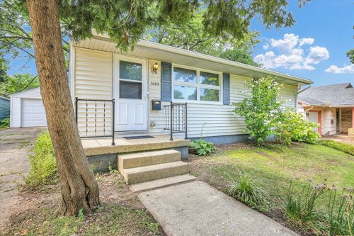 1009 N Busey Ave, Urbana, IL, 61801-1607 | Card Image