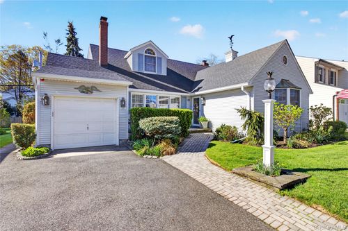 46 Mulberry Ave, Garden City, NY, 11530-1830 | Card Image