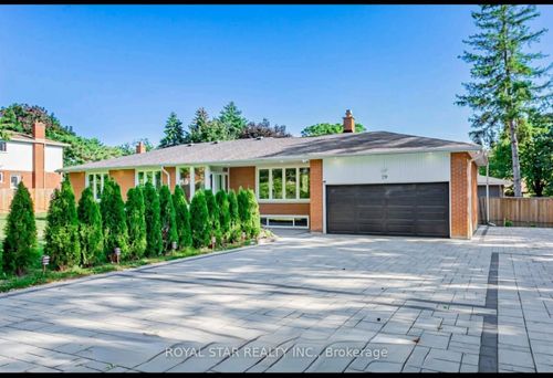 29 Westwood Lane, Richmond Hill, ON, L4C6X4 | Card Image