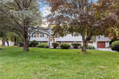 22 Gilbert Stuart Dr, East Greenwich, RI, 02818-2010 | Card Image