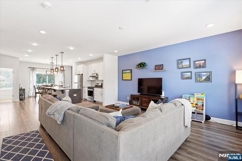 905 Abbe Rd, Little Falls, NJ, 07424-2280 | Card Image